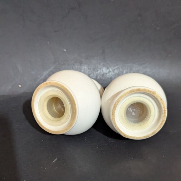 Pfaltzgraff Gazebo White Salt & Pepper Shakers Vintage Ceramic 3 Inches Pre-Owne - Picture 5 of 6